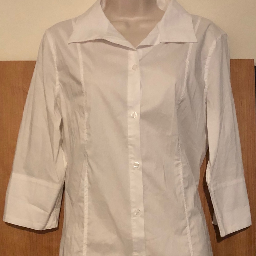 Women’s dress shirt size M